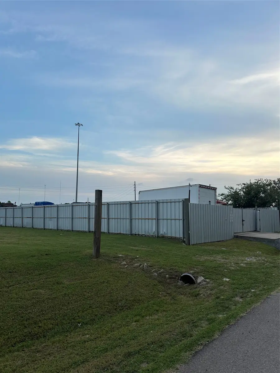 6721 Whitton Drive, Houston, TX 77085 - Image #2