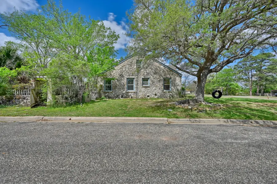 1284 E Hempstead Street, Giddings, TX 78942 - #2