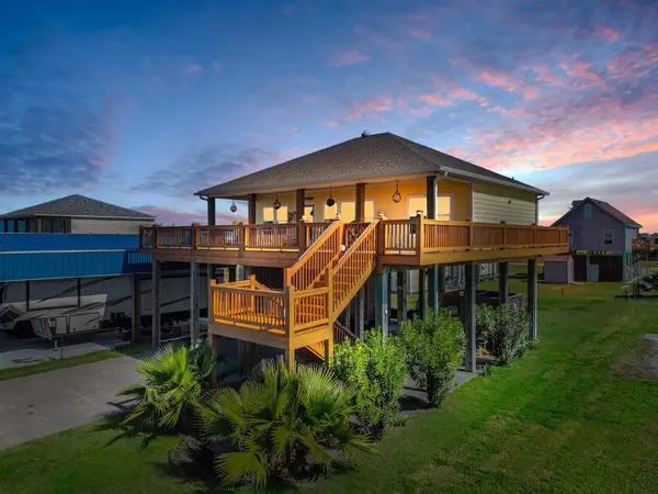 938 S Sage Road, Crystal Beach, TX 77650
