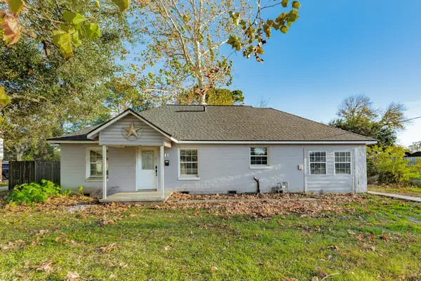 711 W Kyle Road, Clute, TX 77531