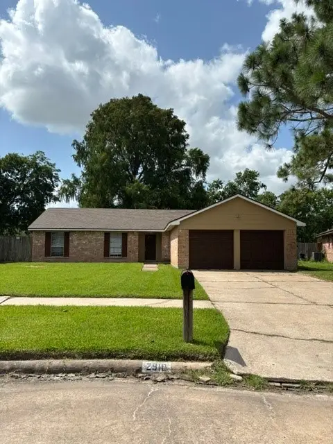 2910 Heritage House Drive, Webster, TX 77598