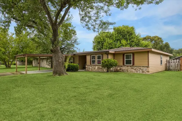 1426 15th Avenue N, Texas City, TX 77590