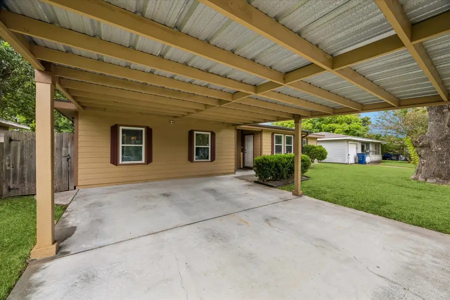 1426 15th Avenue N, Texas City, TX 77590 - #3