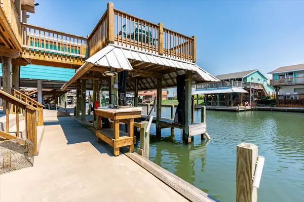 1188 Boyt Rd, Port Bolivar, TX 77650