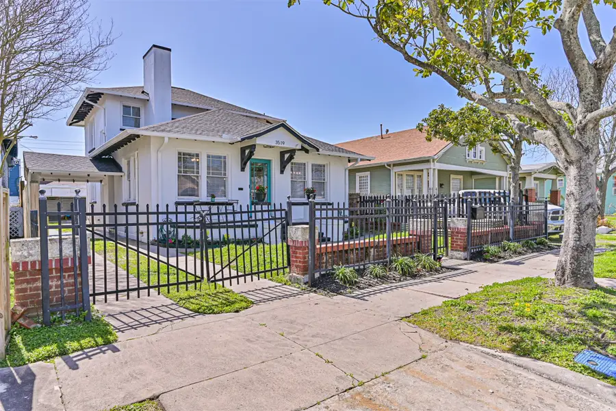 3519 Avenue R 1/2, Galveston, TX 77550 - #3