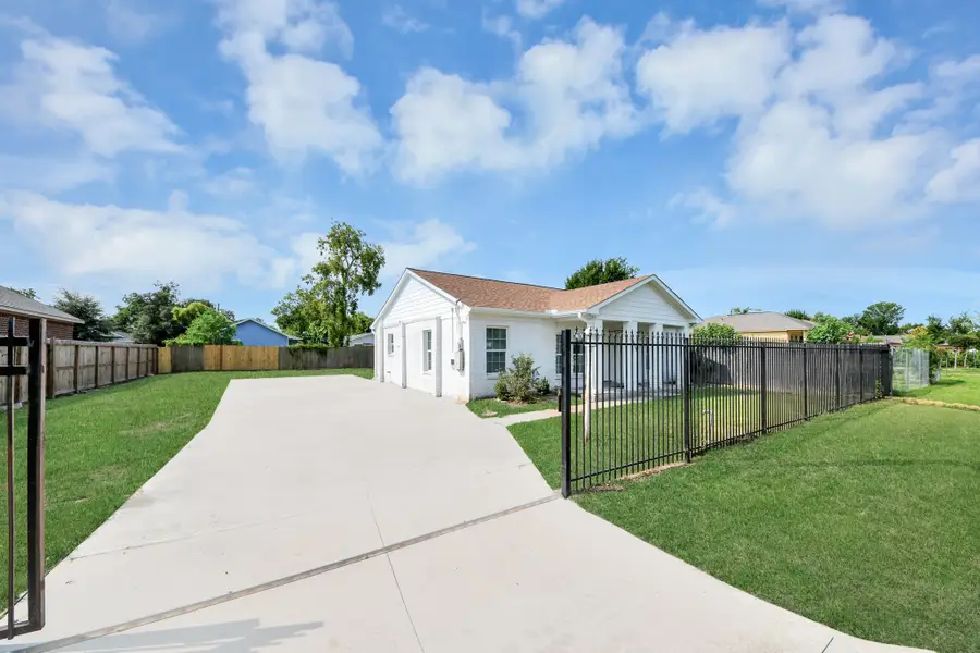 8116 Saint Louis Street, Houston, TX 77028 - #2
