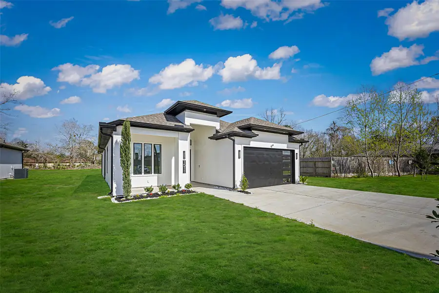 1511 Waco St, Dayton, TX 77535 - #3