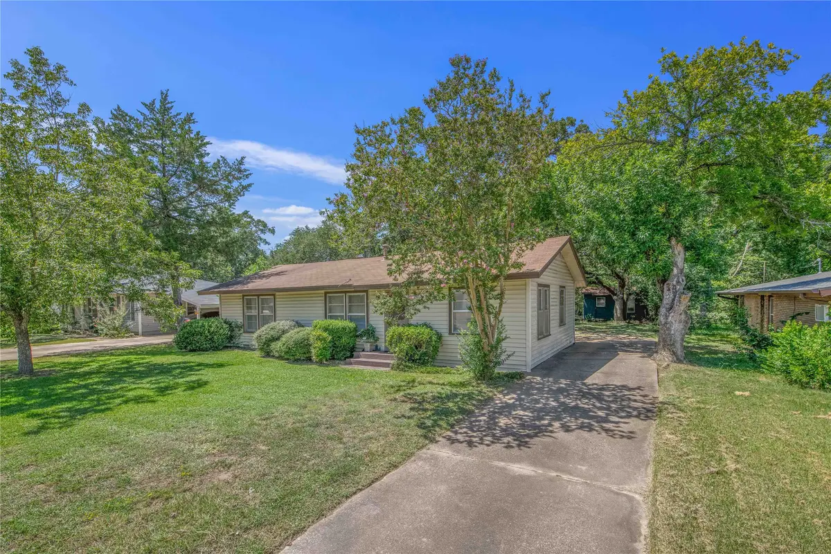 3028 Tennessee Avenue, Bryan, TX 77803 - #1