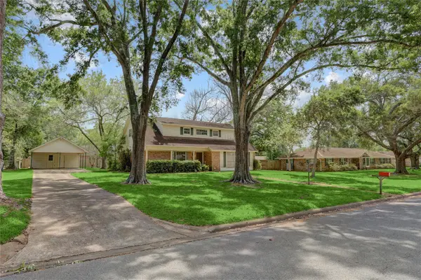 105 Hillcrest Drive, Alvin, TX 77511