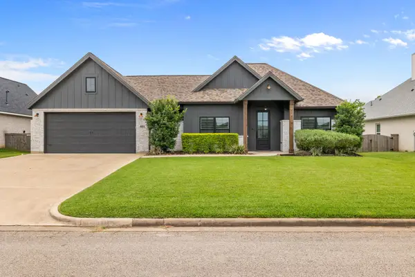 459 Green Meadows Drive, West Columbia, TX 77486