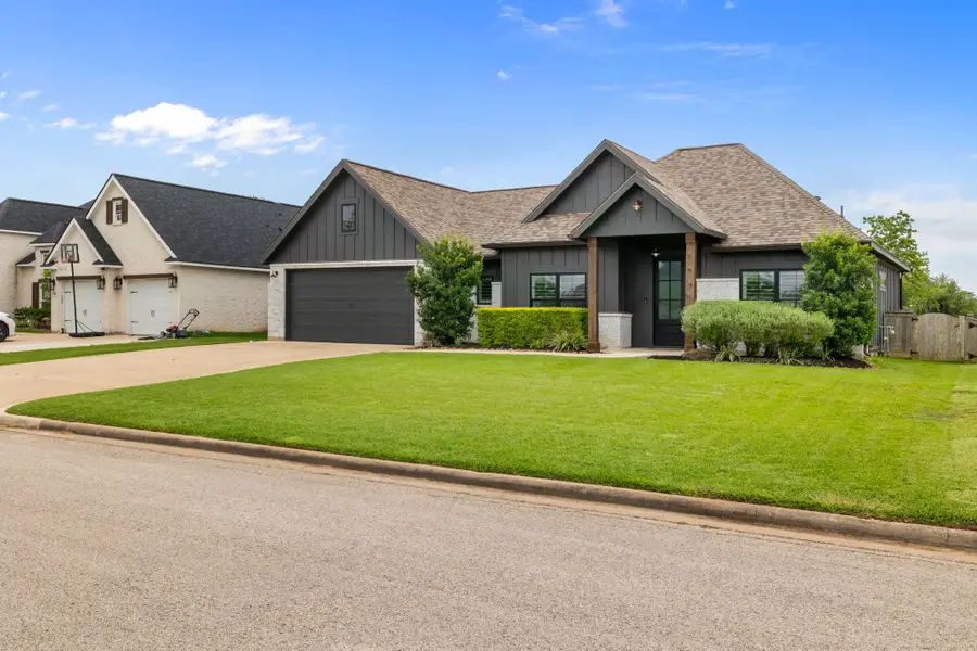 459 Green Meadows Drive, West Columbia, TX 77486 - #2