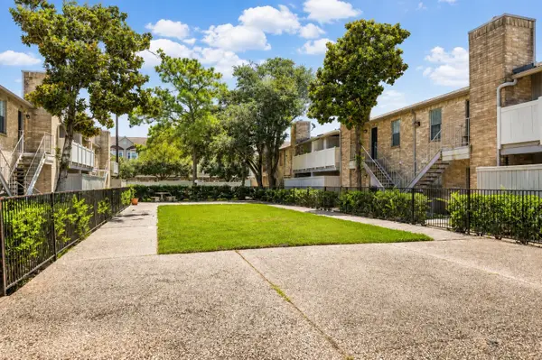 8243 Creekbend Drive #8243, Houston, TX 77071