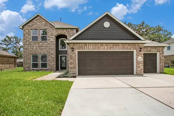 2239 Lakewood Drive, West Columbia, TX 77486