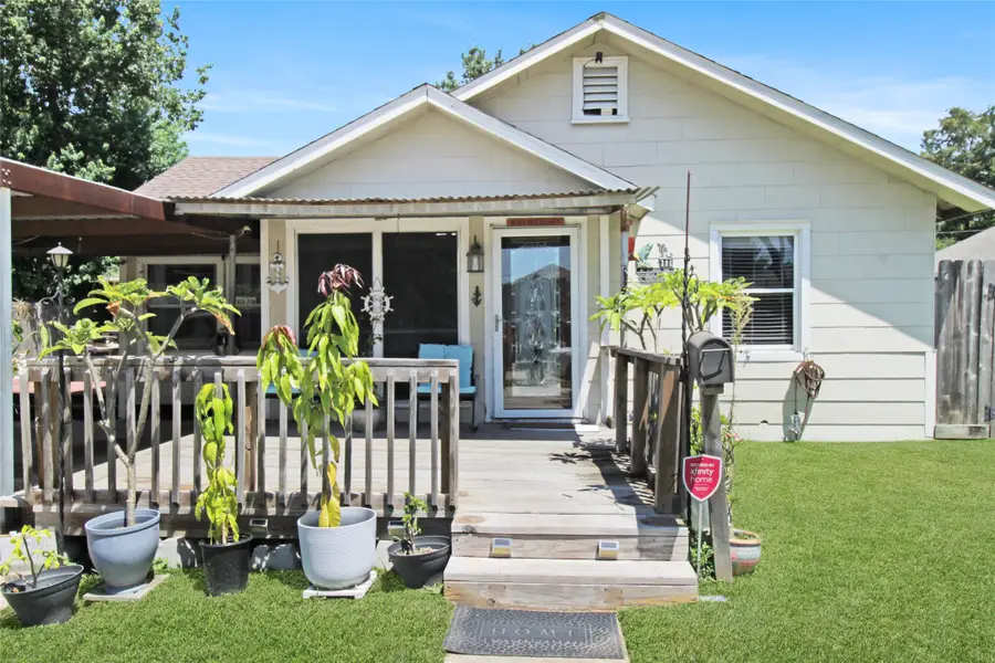 306 W Houston Avenue, Pasadena, TX 77502 - #2