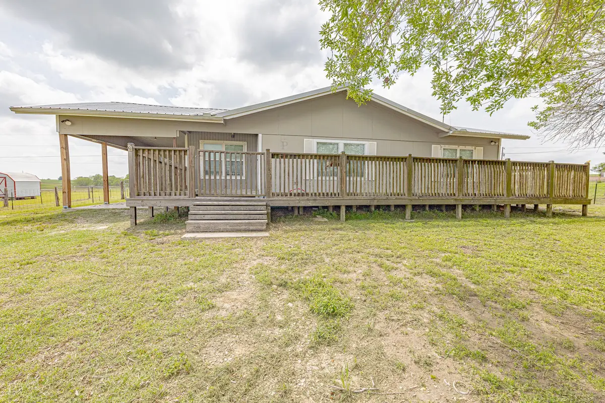 3300 State Highway 95 S, Shiner, TX 77984 - #1