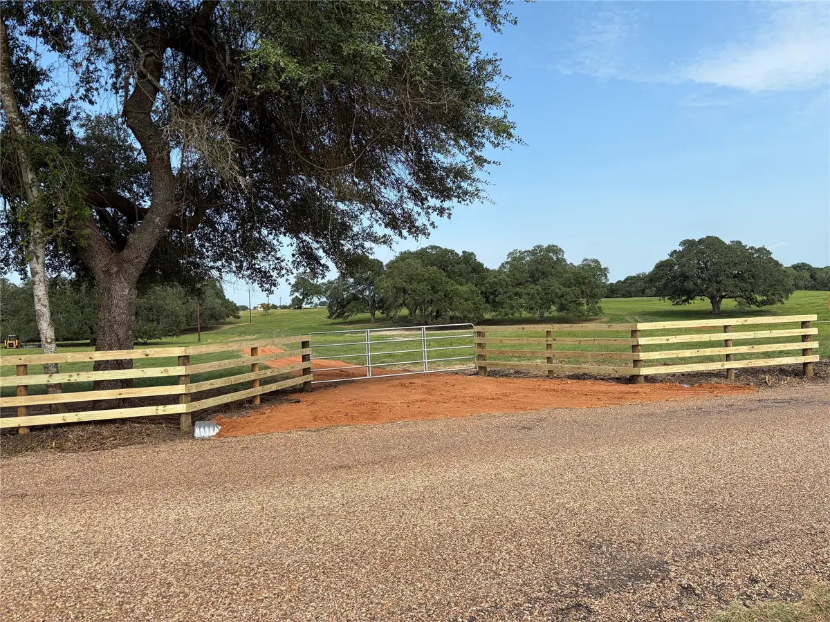 401 N Knezek Road N, Flatonia, TX 78941 - #1