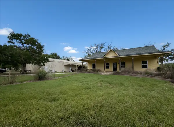 4680 County Road 611, Angleton, TX 77515