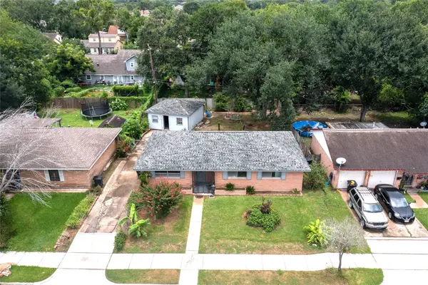 4214 Knotty Oaks Trail, Houston, TX 77045