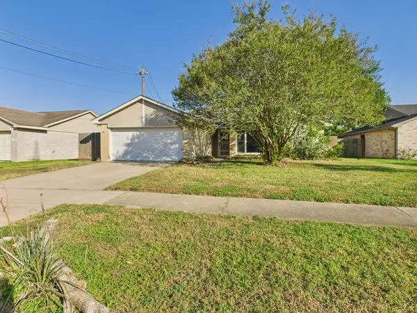 10107 Hollow Canyon Dr, Sugar Land, TX 77498