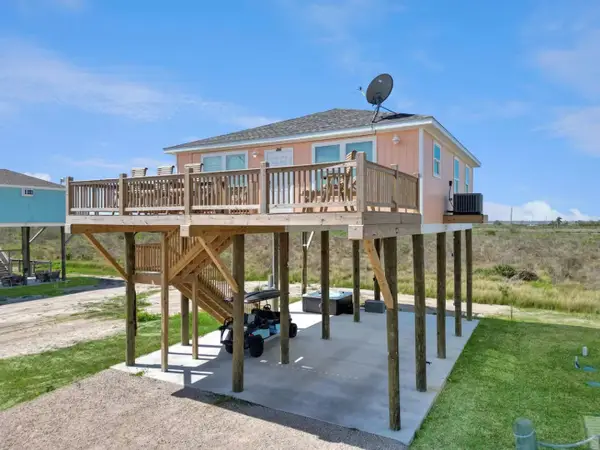 1103 Waco, Gilchrist, TX 77617