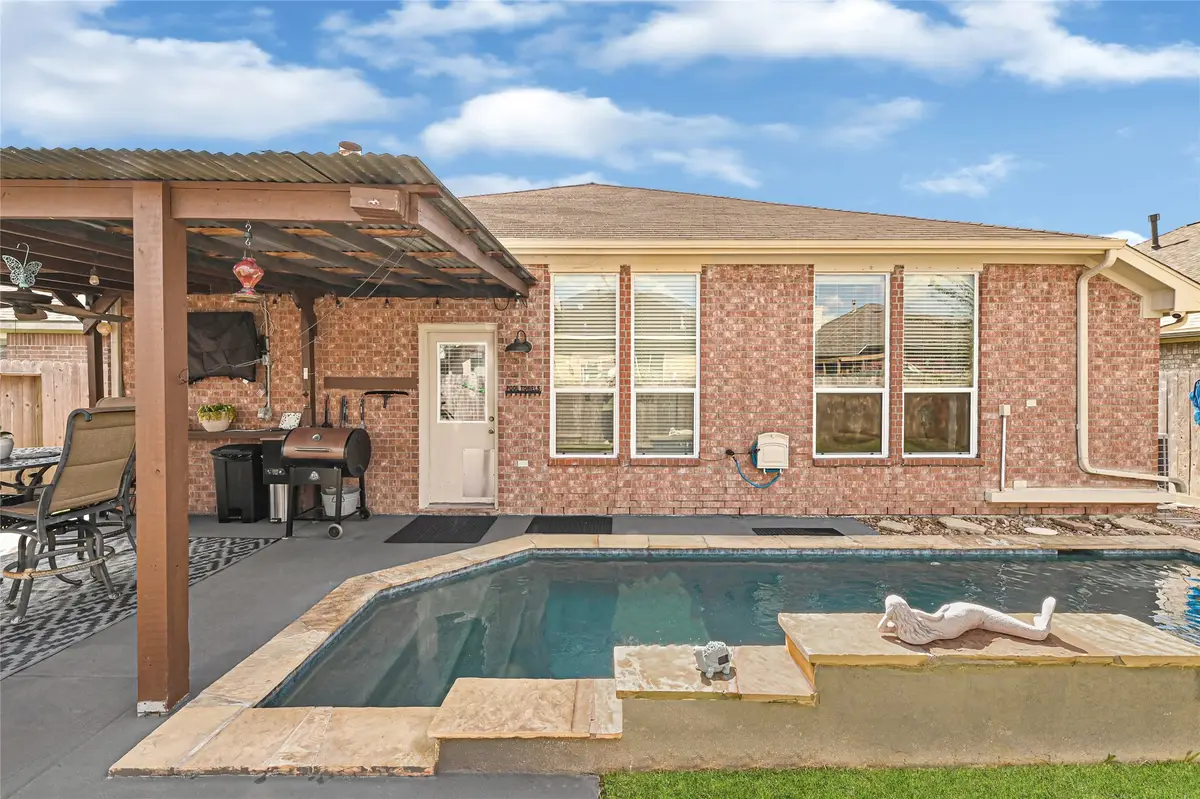 695 Elizabeth Street, Alvin, TX 77511 - Image #1