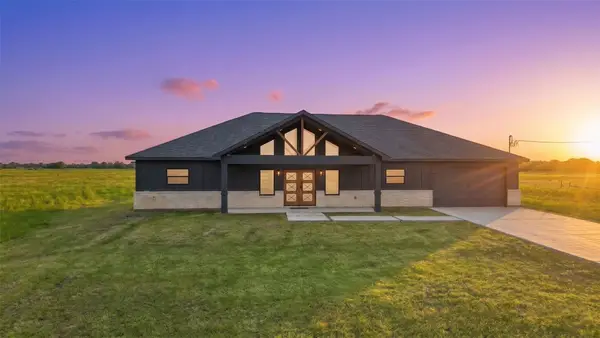 619 Chuckwagon Trail, Angleton, TX 77515