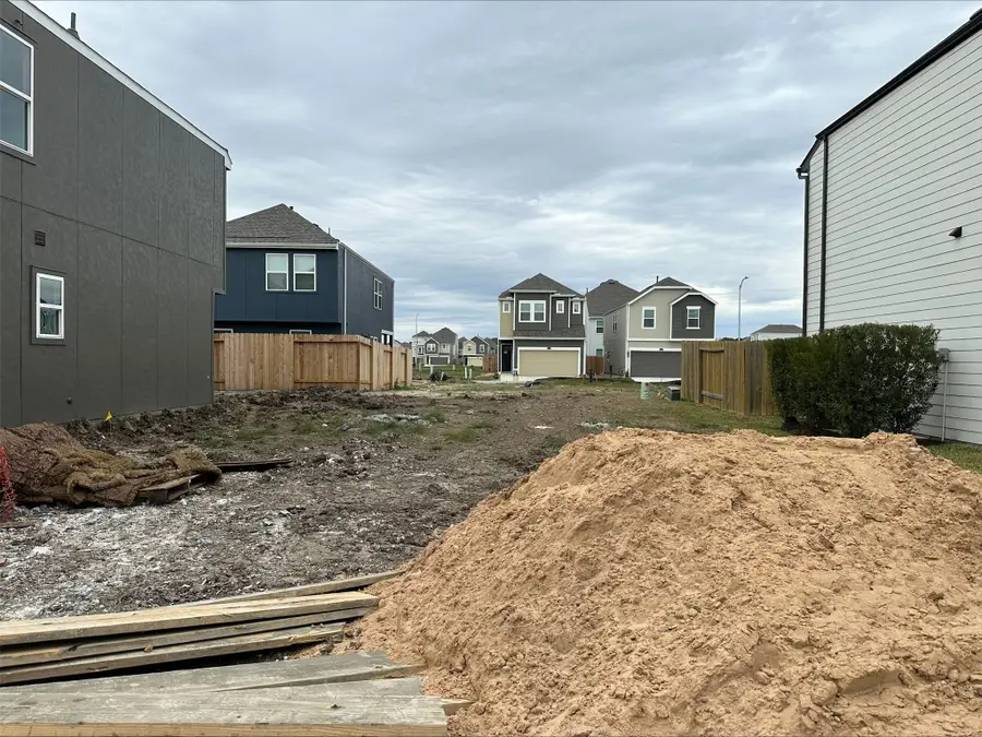 11414 Lucky Falls Drive, Houston, TX 77047 - Image #2