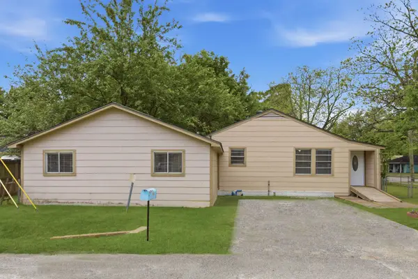 1109 E Walker Street, League City, TX 77573