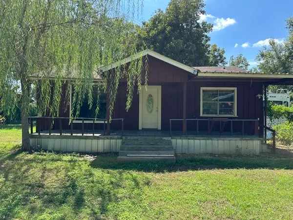 809 E Clark Avenue, Crockett, TX 75835
