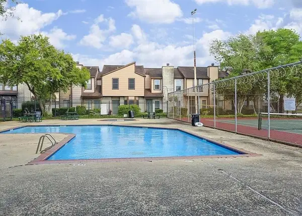 9517 Fondren Road, Houston, TX 77074