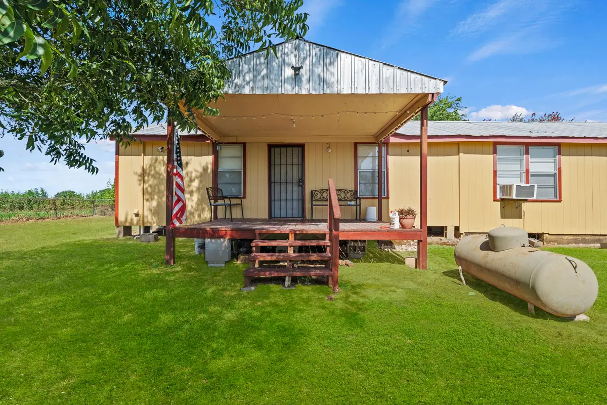 7033 Fm County Road 957, Schulenburg, TX 78956 - #1