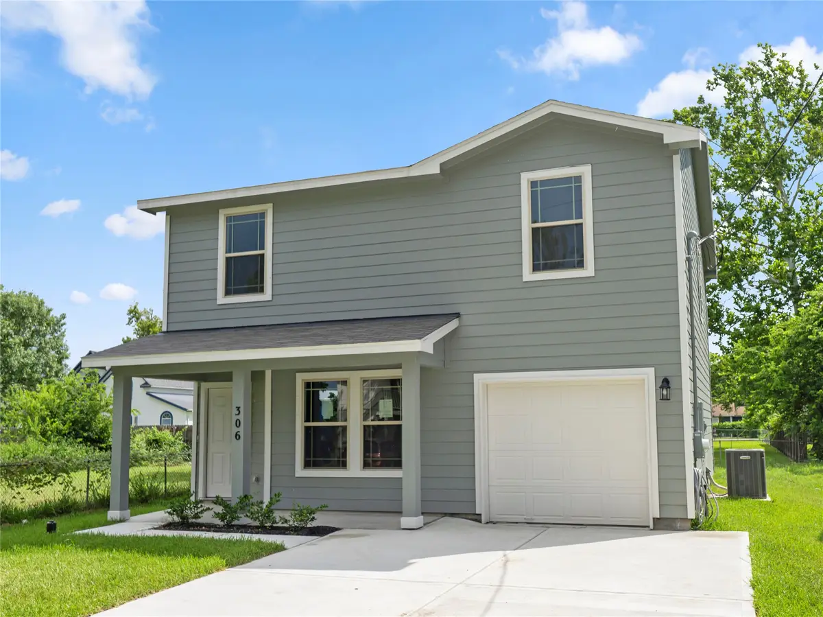 306 N Orange, Sweeny, TX 77480 - #1