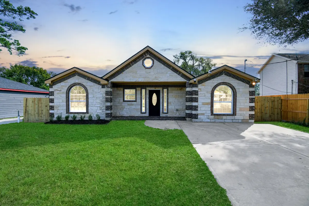 8214 Woodlyn Road, Houston, TX 77028 - Image #1