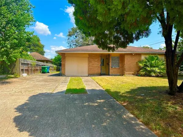 5502 Mackinaw Street, Houston, TX 77053
