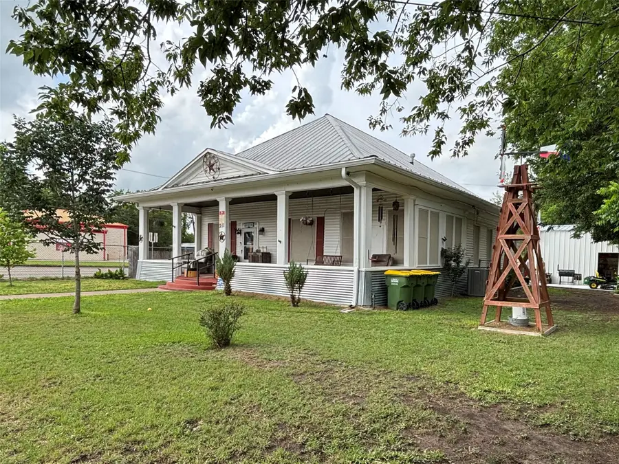 211 W Sabine Street, Groesbeck, TX 76642 - #3