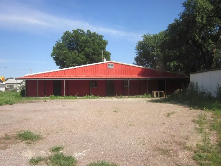 300 Avenue F Ne, Childress, TX 79201 - #3