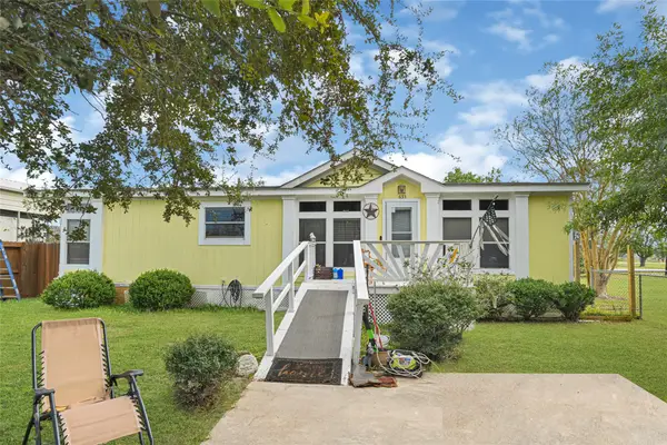 633 Crystal Lane, San Leon, TX 77539