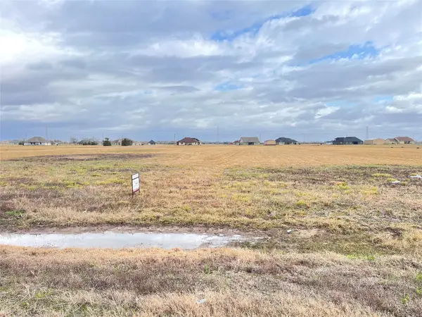 590 Longhorn Trail, Angleton, TX 77515