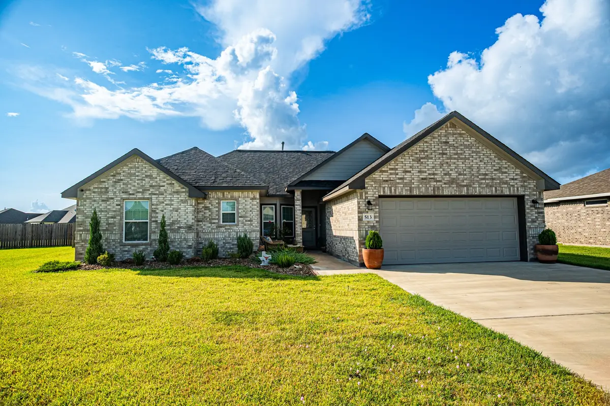 513 Yorktown Avenue, Clute, TX 77531 - #1