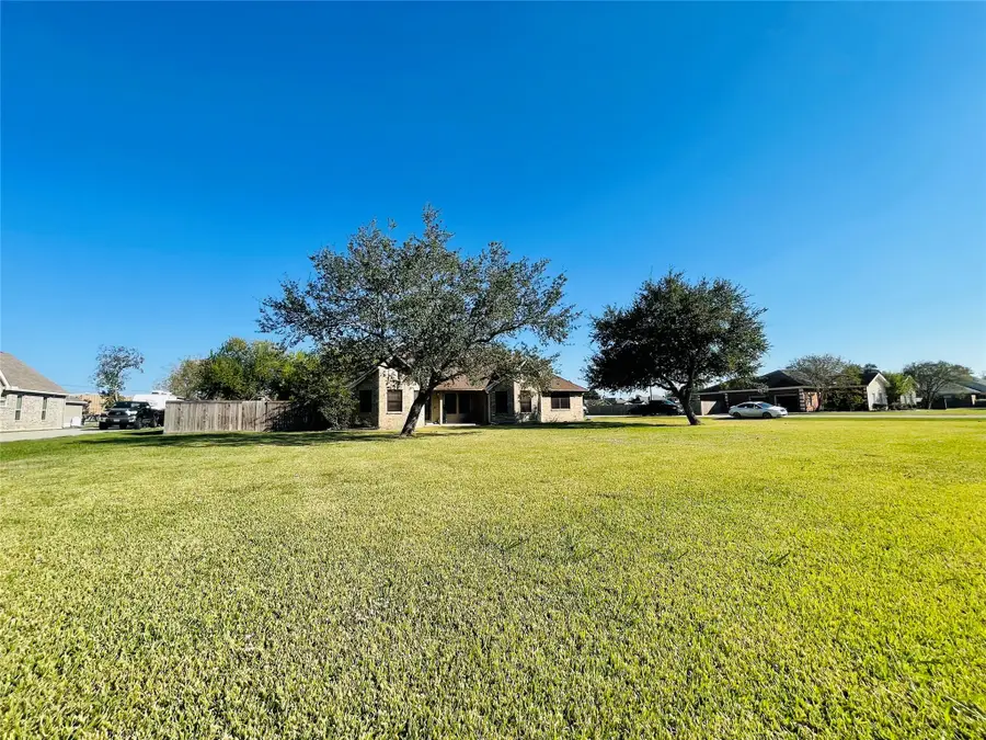 5835 Plantation Drive, Baytown, TX 77523 - Image #2