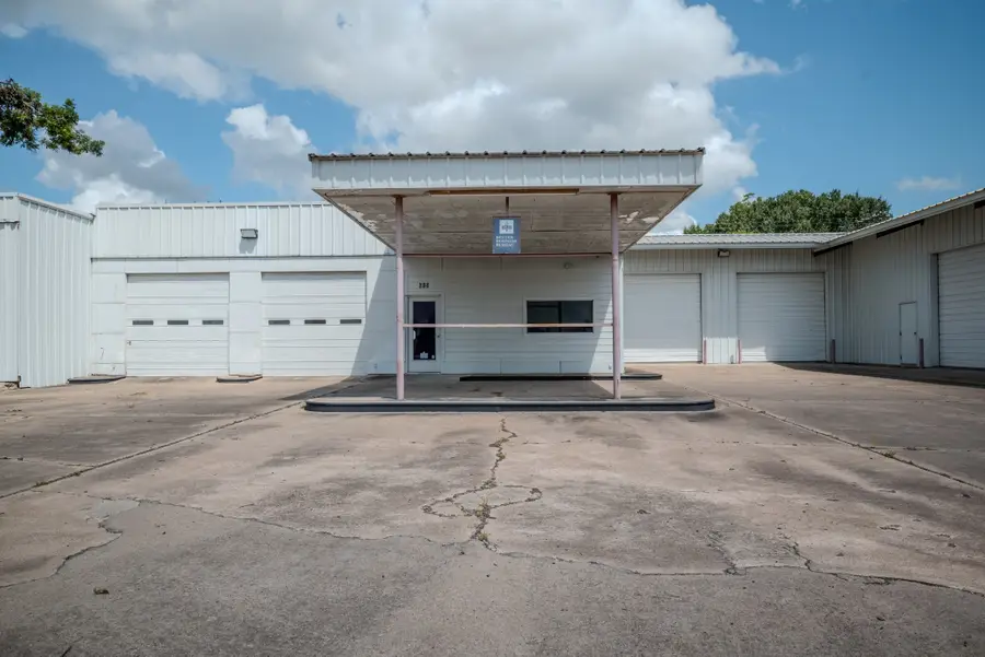 619 E Jackson Street, El Campo, TX 77437 - #2
