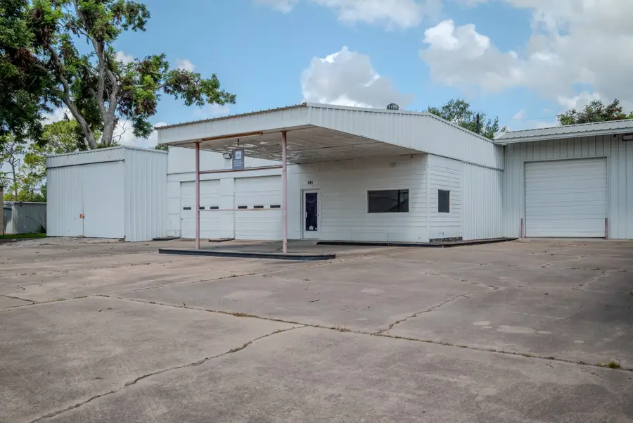 619 E Jackson Street, El Campo, TX 77437 - #3