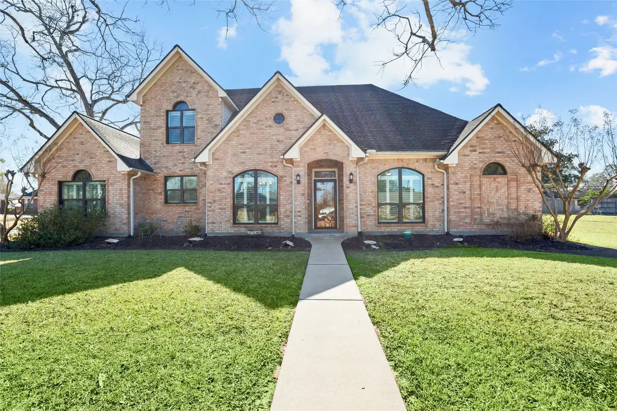 215 Ridgemont Drive, Alvin, TX 77511 - Image #1