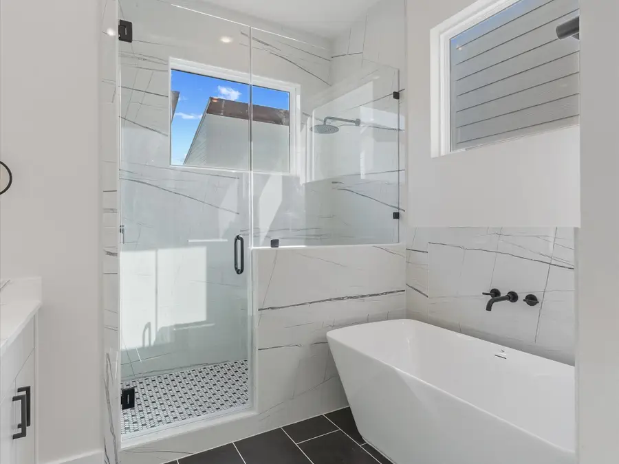 4711 Thornton Villas Lane, Houston, TX 77018 - Image #3