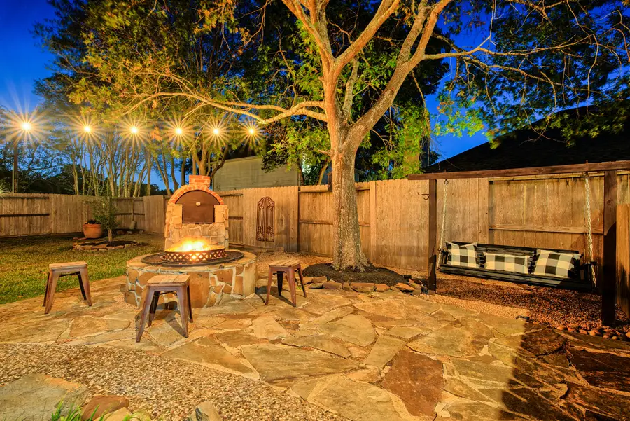 1811 Oakbrook Circle, Pearland, TX 77581 - Image #2