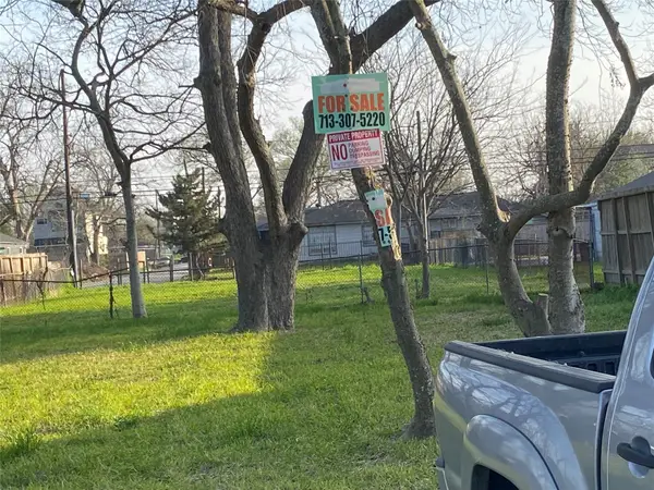 1208 E 34th Street, Houston, TX 77022