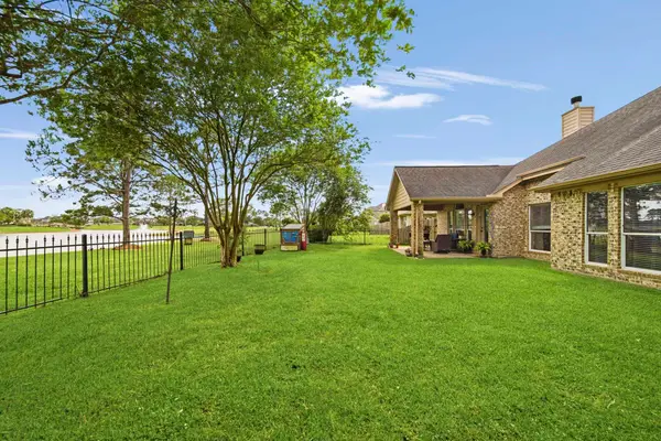 1575 Garden Lakes Drive, Friendswood, TX 77546