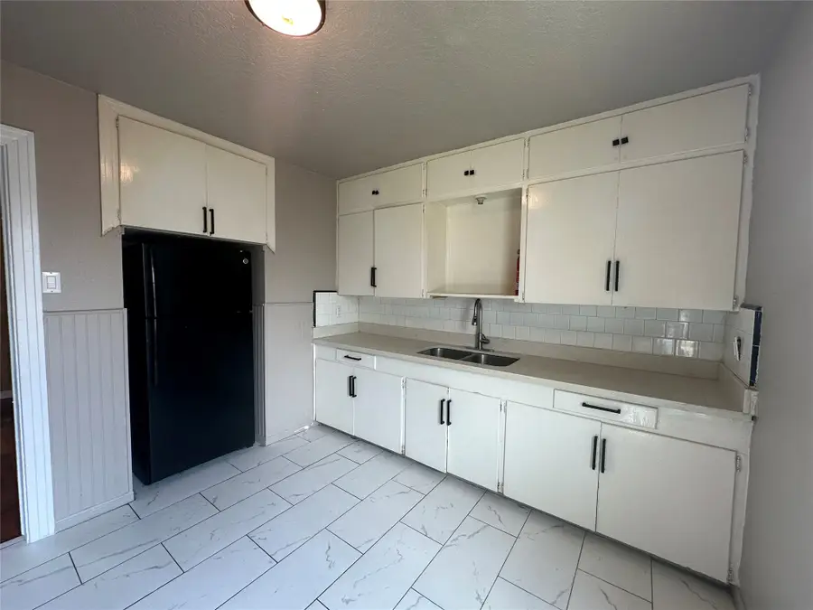 605 E Hunnicutt Street, Baytown, TX 77520 - #2