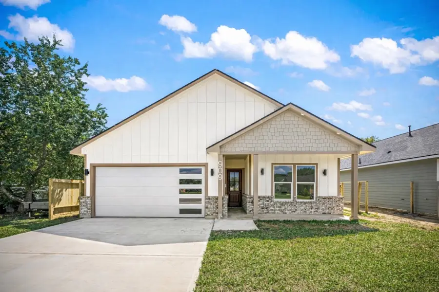 909 Santa Anna Lane, La Porte, TX 77571 - Image #2