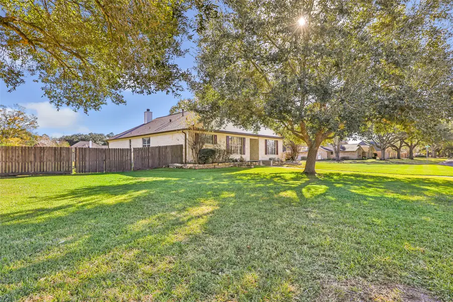 7002 Lakeside Drive, Liberty, TX 77575 - Image #2